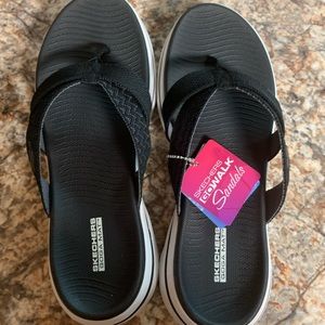 New Skechers Goga Mat slides